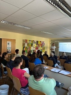 30.04.2026
Rheumaupdate mit Dr. Bestler im Rheumazentrum. Alles wesentliche zu den häufigsten Erkrankungen des rheumatologischen Formenkreises. Evidenz, Symptome, Laborwerte und vieles mehr…inclusive Testfragen!
Gewinner?.....Alle Angestellten des Rheumazentrums Erfurt!